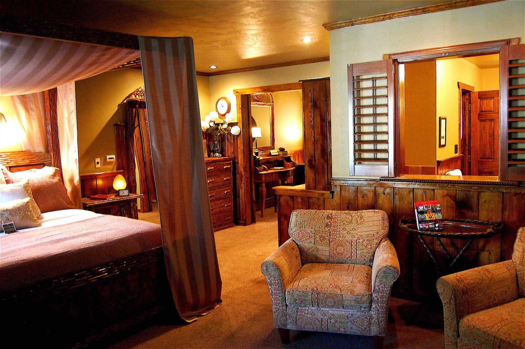 Highland Haven Creekside Inn Evergreen Ngoại thất bức ảnh