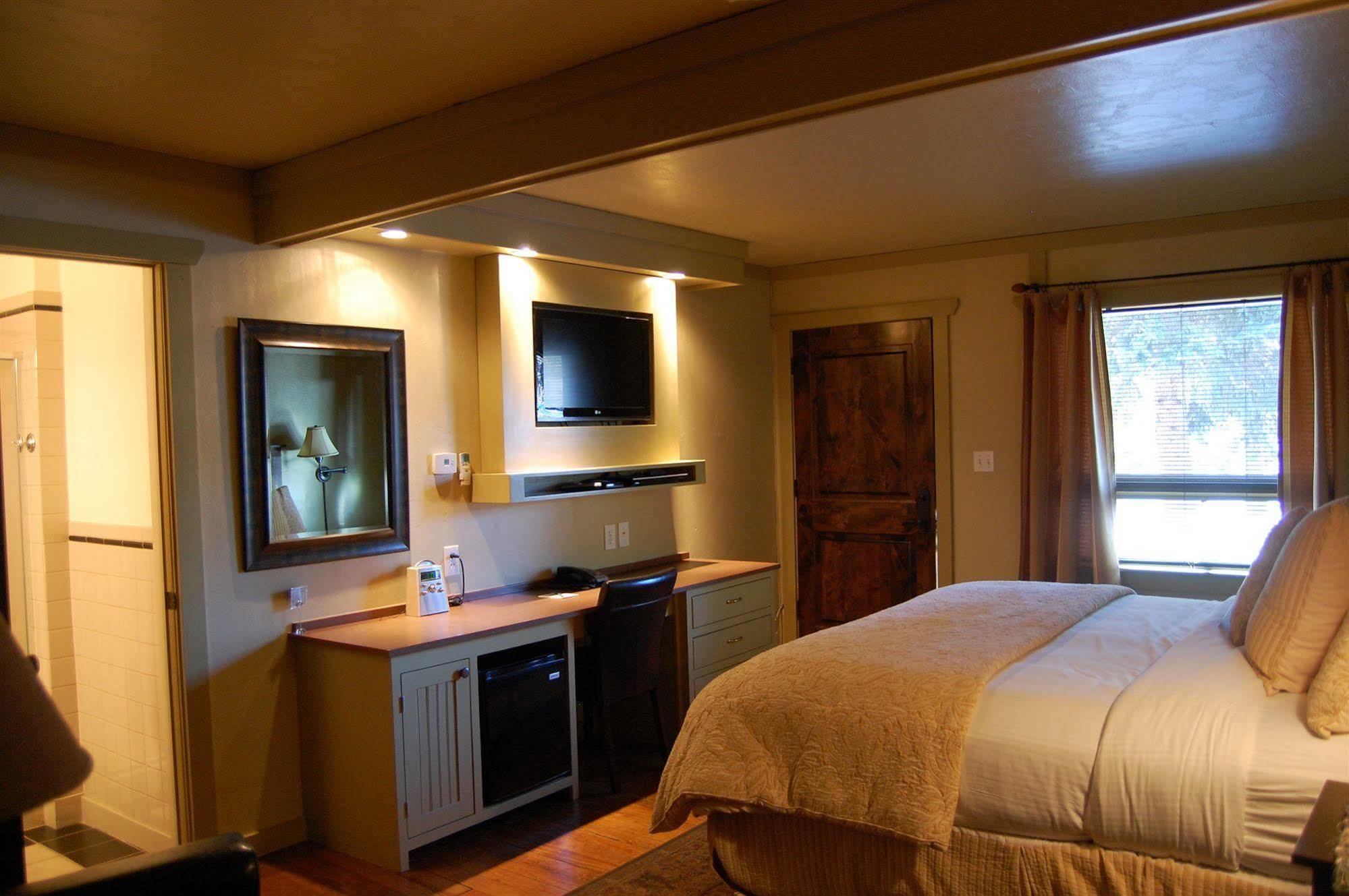 Highland Haven Creekside Inn Evergreen Ngoại thất bức ảnh