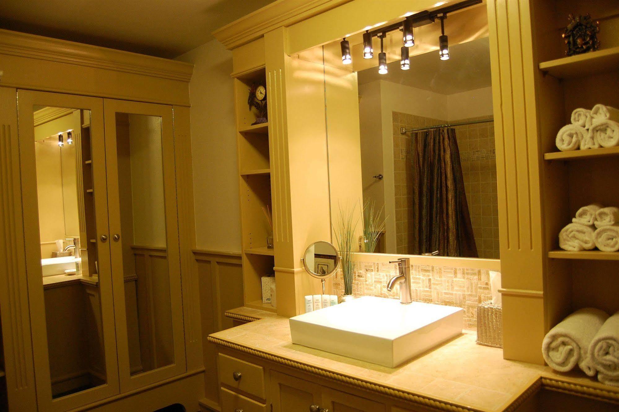Highland Haven Creekside Inn Evergreen Ngoại thất bức ảnh